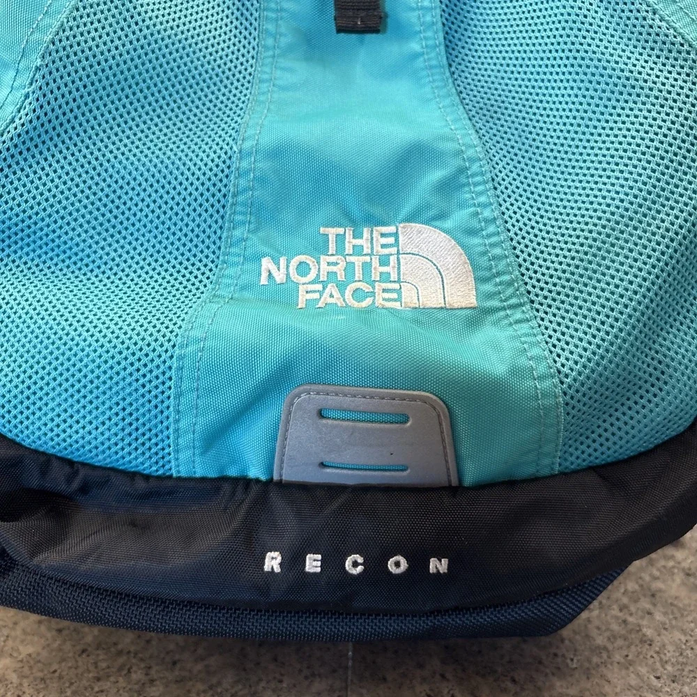 North Face Recon Women's Backpack School Work Hiking Padded Back Very Good Cond.